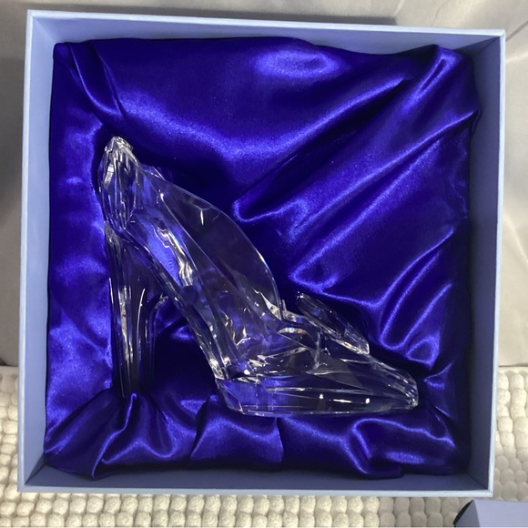SPECTRUM Disney Cinderella Glass Slipper Makeup Brush Holder with 7pc Brush Set - Picture 7 of 12